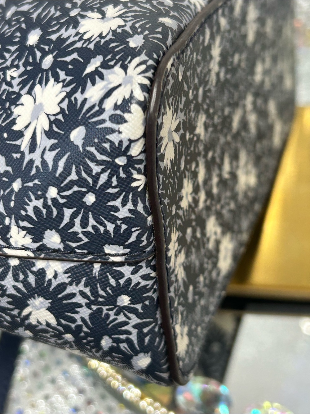 Michael Kors Black & White Floral Crossbody Bag Approx. 10 x 7 x 4 - Picture 12 of 17
